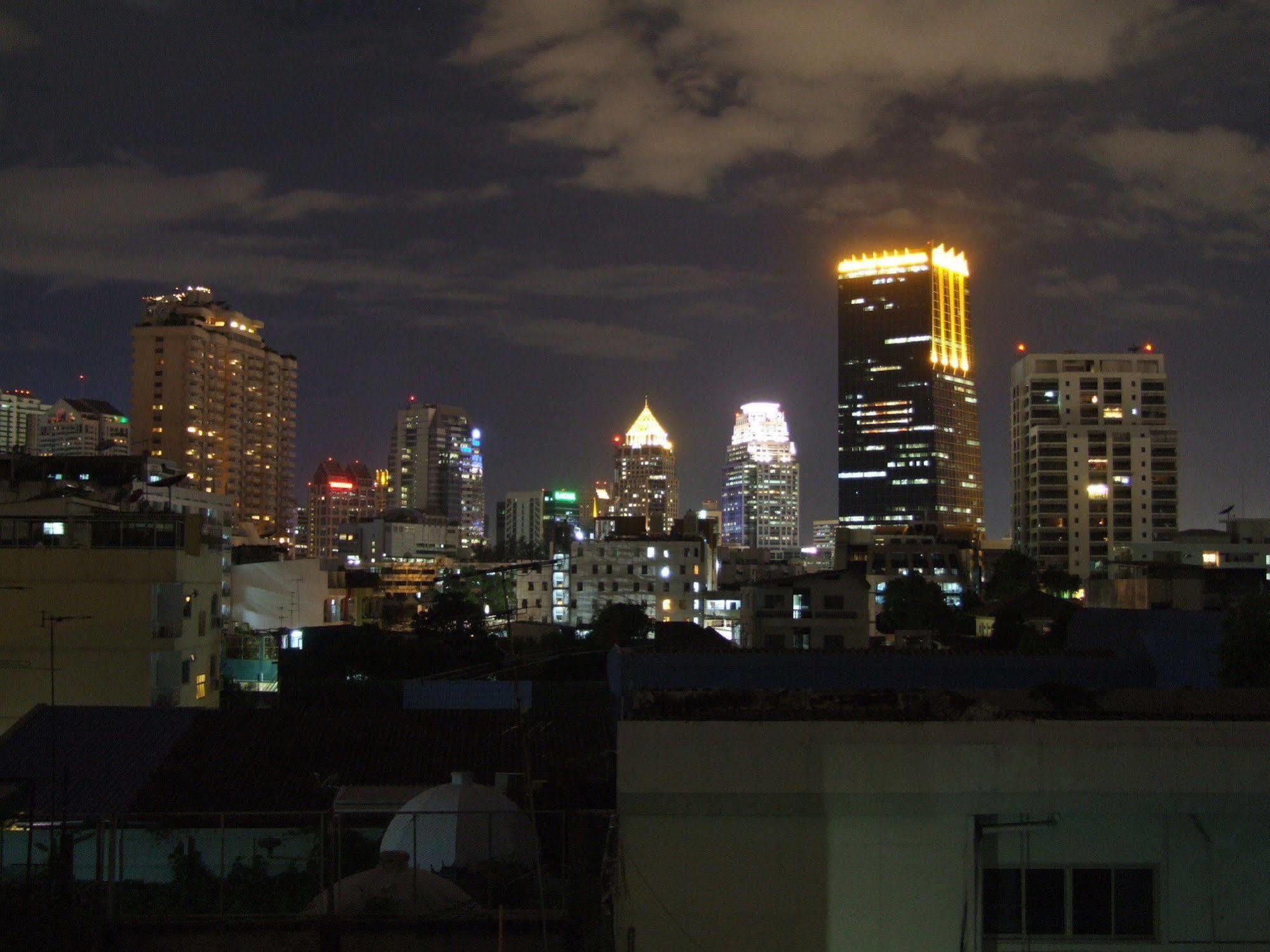 The Boss'S Place Sathorn Hotel Bangkok Bagian luar foto